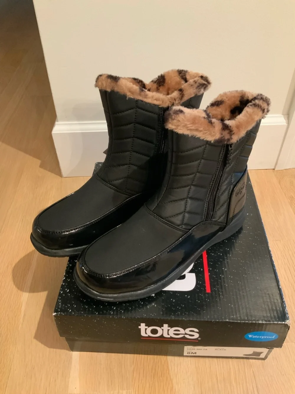 Totes Boots 8 Warm Waterproof Black Easy Off /on With 2 Zippers Faux Fur New